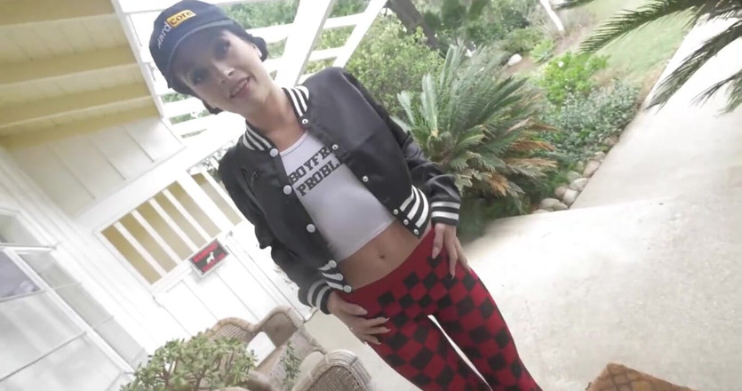 Hookup Hotshot: セクシーな小柄なブルネットダラスブラックは、日付によって犯された彼女の脳を取得します