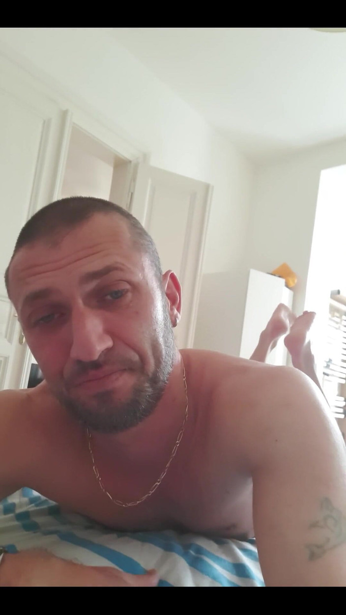 Boy jerking off: Goedemorgen