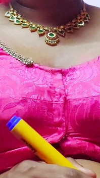 Velká obrovská prsa a velký zadek desi hardcore sex