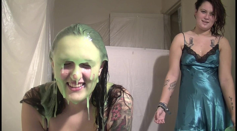 Gunked up girls: Nat spiato