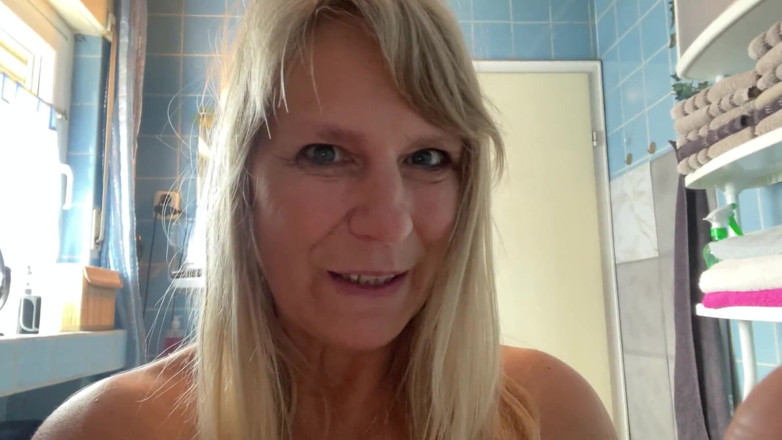 SweetSusi: 2 kali kencing untukmu