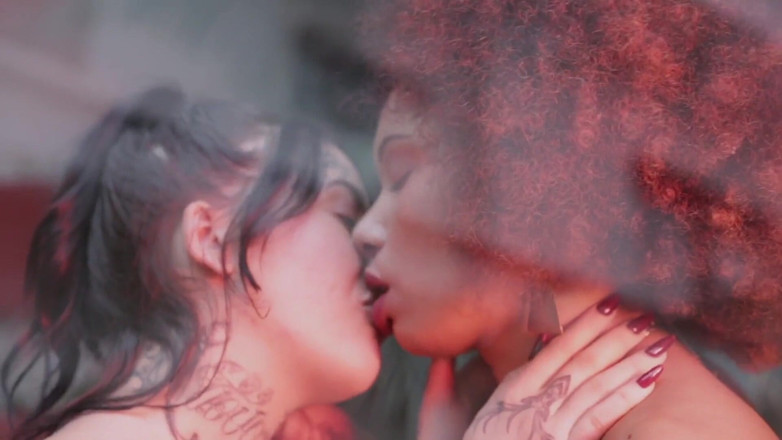 Quente club: Under my skin