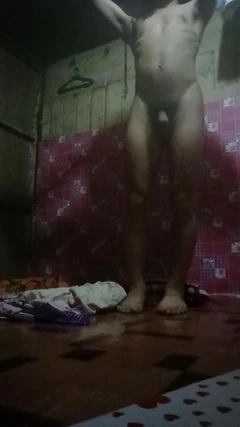 La regina si riparò all'interno della nuova stanza