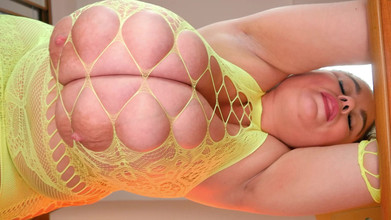 Anna Katz: Tonton buah dada besar saya berayun