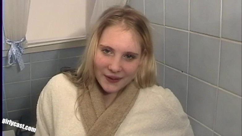 Girlycast: Claudia 18 years old - her first video