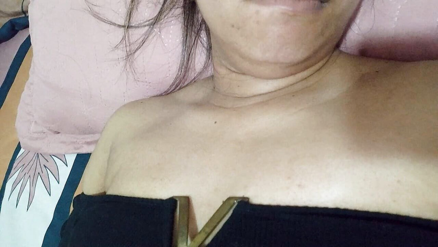 Young Girl Is Clearly Seen Her Big and Hard Tits, She Touches Them with Her Tongue and She Chews Rich on Her Bed (Young College girl)