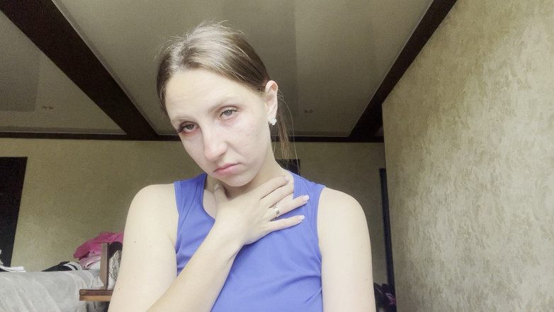 Hottie goddess: Zieke vrouw hoestobsessie