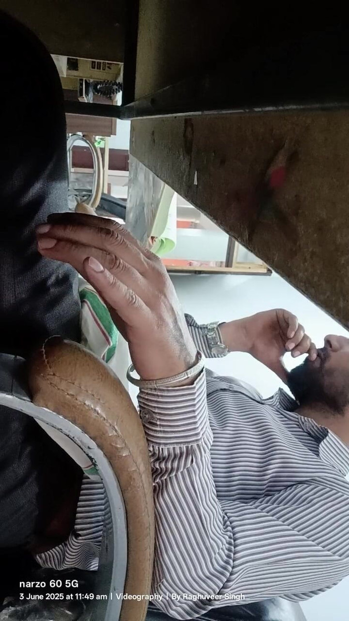 Rajasthani-old-lover: Tatăl vitreg indian se bucură de Masterbation la birou