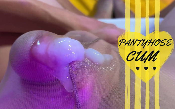 Fetish Explorers: Masturbazione reciproca e piscio in calze