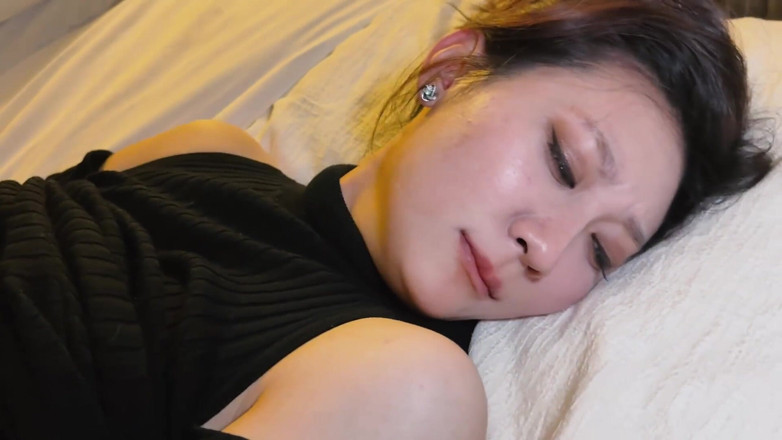 Chloe Lin: Après la mort de mon mari, mes désirs interdits avec...