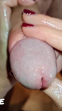 큰 보짓물 버섯 머리 XXX를 성장하는 여성 POV