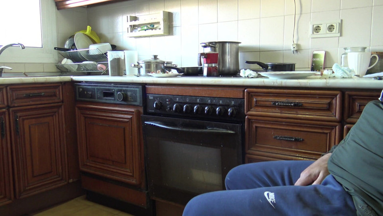 Stepmom Susan: Cfnm - geile milf slikt zijn sperma na het masturberen