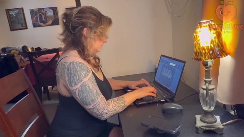 CoupleLove91783: Stepmom Saw Your Dick Pics
