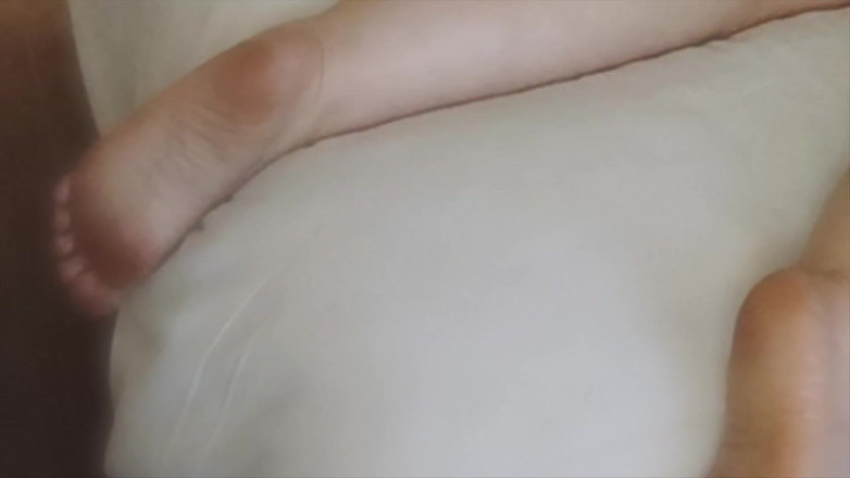 Daddykane: हॉट सुनहरे बालों वाली milf(चोदने लायक मम्मी) के पैरों का खेल