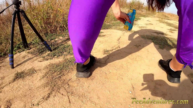 Pee Adventures: ฉี่ทะลุเลกกิ้งในวันที่อากาศร้อน