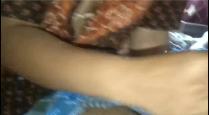 Skydreem1104: ケララ州コジコード出身の女の子として、先生は夫の陰茎に水をつけて楽しんでいます