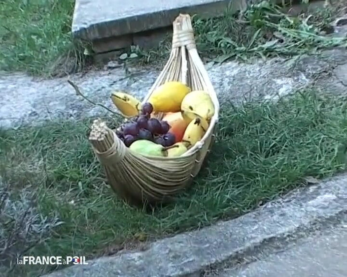 French Gonzo: Sehr warmes wiedersehen zwischen zwei jungen frauen