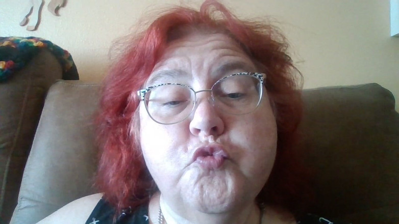 BBW nurse Vicki adventures with friends: Efterfrågad video av mig som gör kyssiga ljud och kunna...