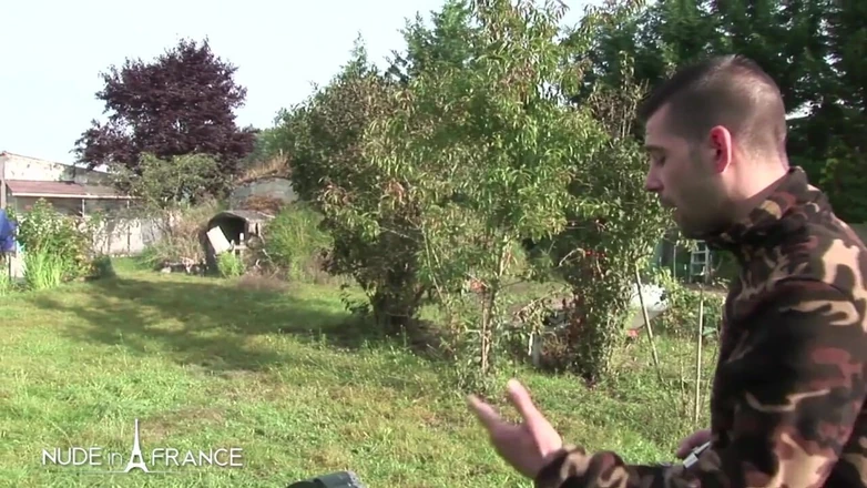 Nude in France: Girig styvmamma puma blir sodomiserad och ansiktsbehandling av sin granne