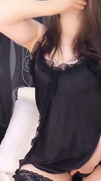 나는 소파에 앉아 있어