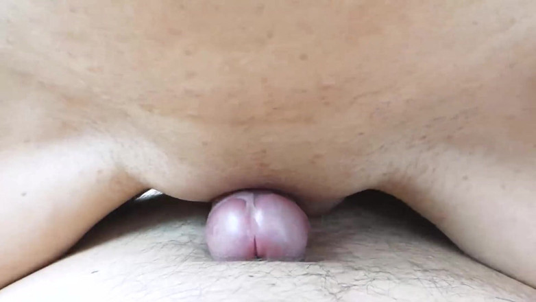 squirtqueen_XH: Eu ejaculez, dar ea stă pe pula mea ejaculatoare și continuă...