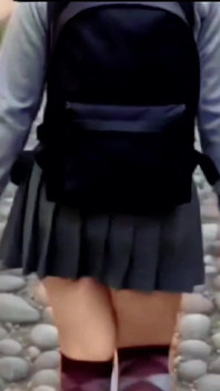 Cara De Inocente Y Culo Apretado!! Colegiala Aprovecha Para Meter a Amigos De La Escuela a Su Casa