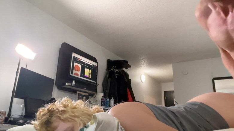 Alpha stud 4 u: Knulla hennes ansikte än att vända henne och ta henne bakifrån