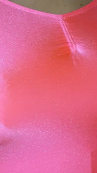 Süper shinny pembe üst ve sivri göğüsler, 90'ların egzersiz kıyafetleri