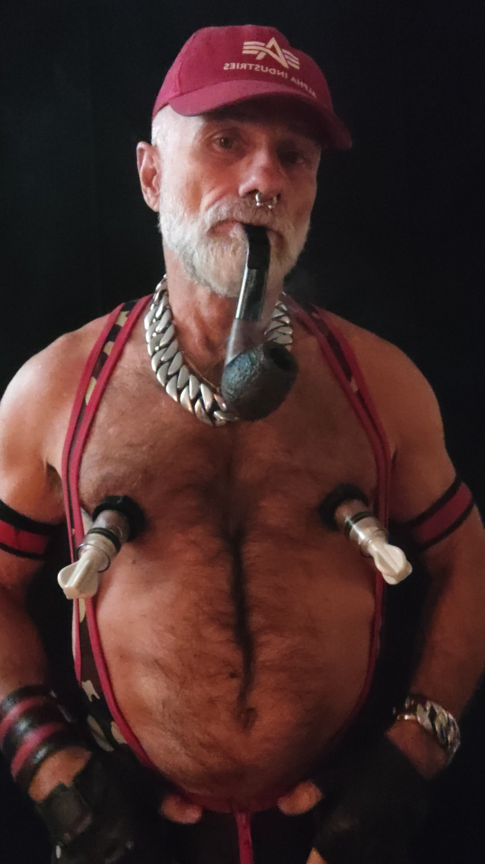 MusclesCigarsFFPig: 새아빠 흡연 파이프와 펌핑 젖꼭지