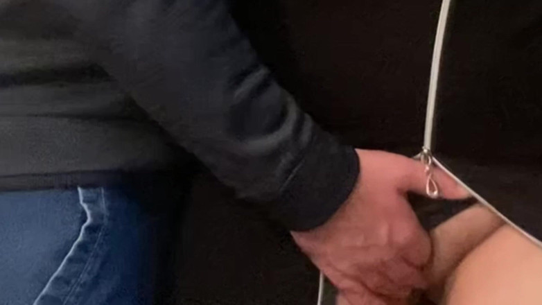 Niki studio: Beeindruckend! Schmutzige fremde finger reiben meine muschi in der U-bahn