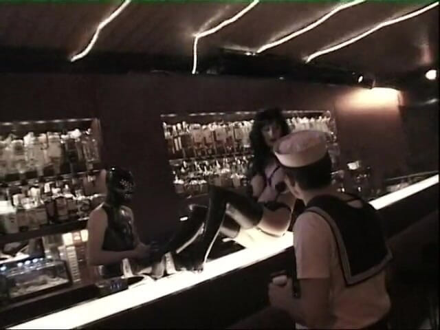 Xtime Network: Trio en één op één neuken in de bar met matrozen. 2 scènes...