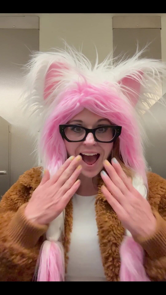 Suzy Wlyde Smut: At the Airport Getting Ready for Some More Anal Training