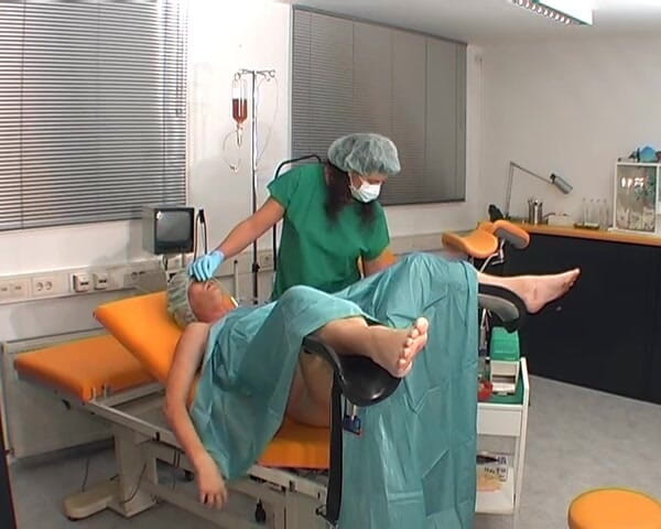 Rubber & Clinic Studio - 1ATOYS: Гінеколог мрії - наповнюючи його свіжою гарячою сечею