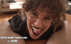 Gadis gotik tidak mengecualikan ini!