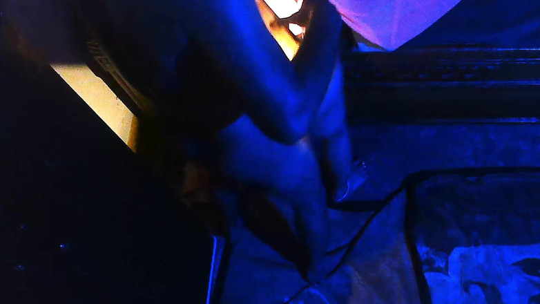 Busty Banuu: Pasangan panas India berkongkek