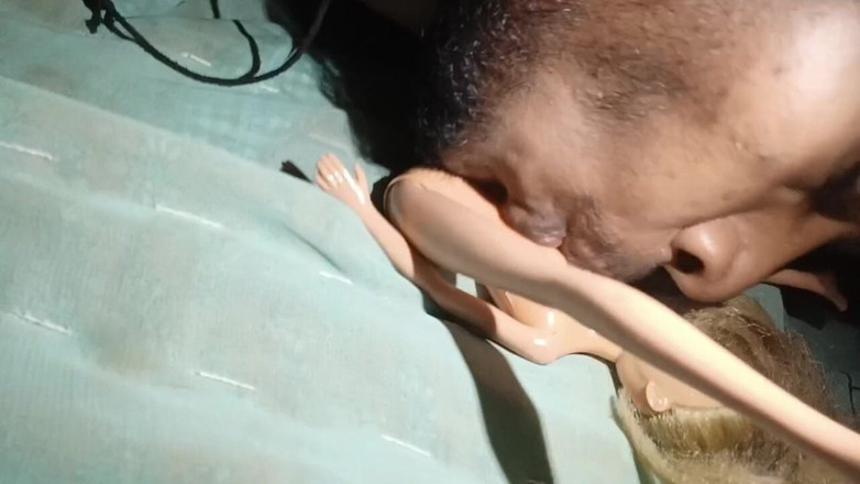 Arvind6355: Moja lalka seksu całuje się mocno nasiąknięta