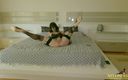 Nylondeluxe: Fantasy villa serie-6 nero e rosa in camera da letto