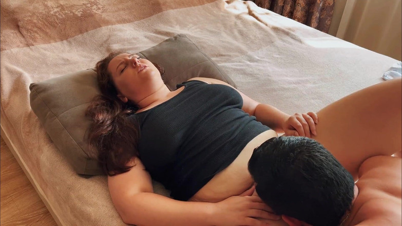 Tina RedAngel: Milf komt helder klaar. Gevuld met sperma de borst en...