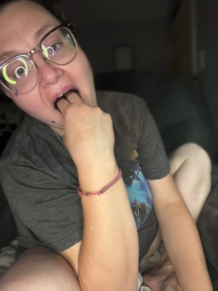 HtxmamiBelle: Titty Sucking Ass Smacking Whore