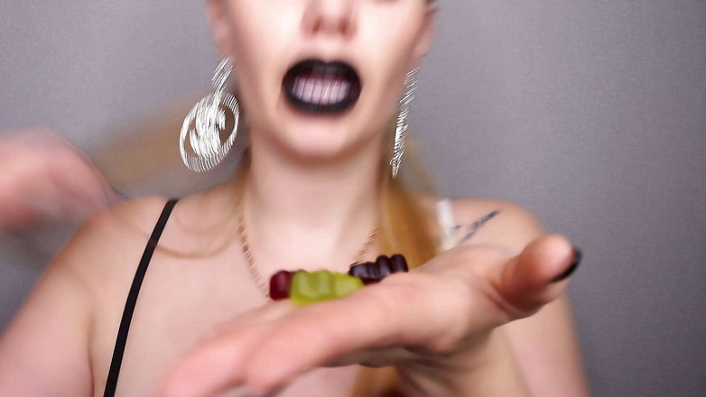 Goddess Misha Goldy: Gergasi menelan hambanya yang mengecut di hadapan mata sasaran makanan...