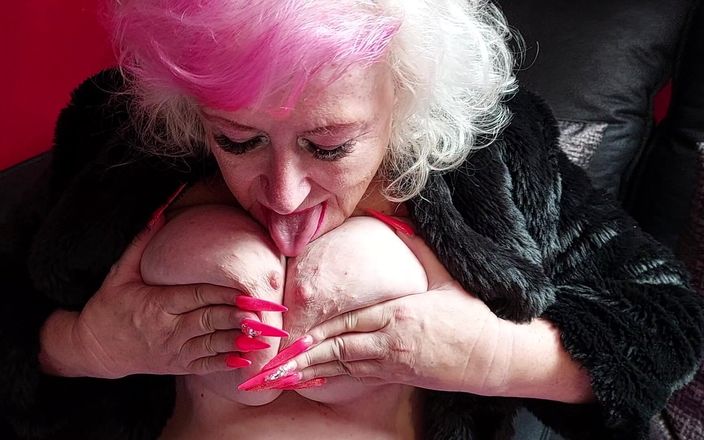 PureVicky66: Nenek jerman paling hot dari biasanya dan pengen bersenang-senang!