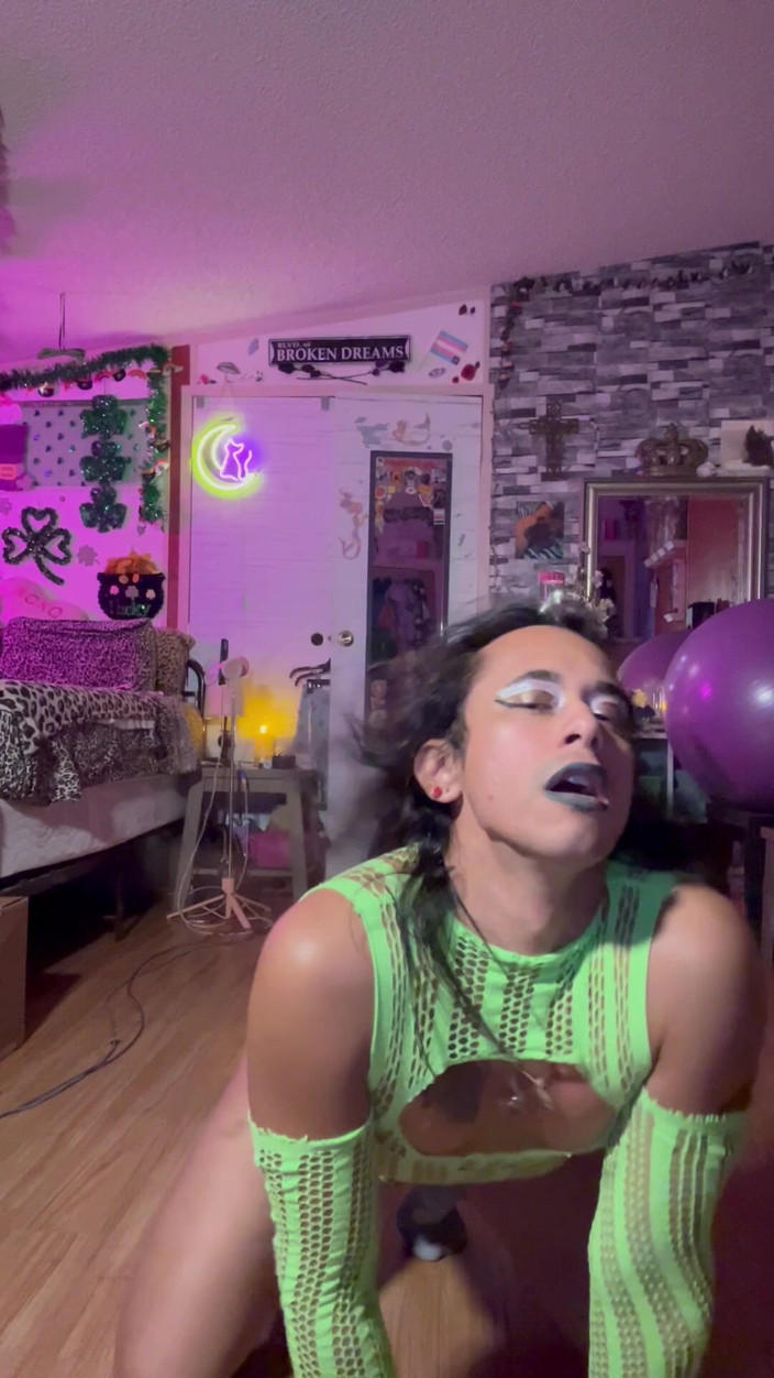 TSJade95: Ładna, kiedy płaczesz zmysłowy nagi taniec