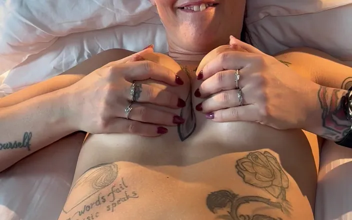 Luci Clare: Luci Clare Fucks Her Dildo