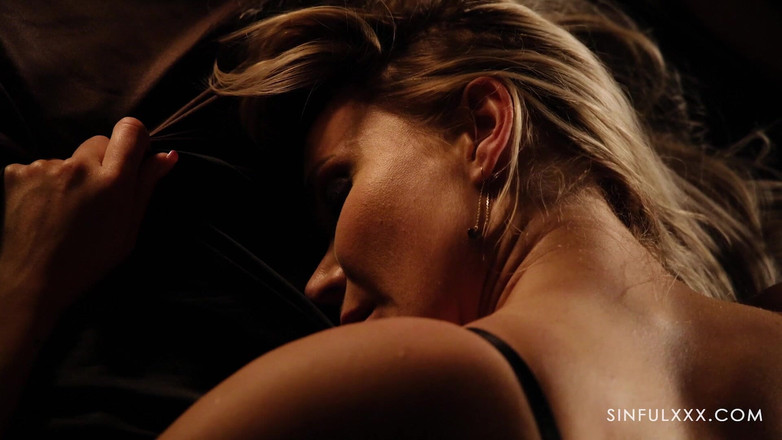 Sinfulxxx: 一个性感的景象看 2 - sinfulxxx