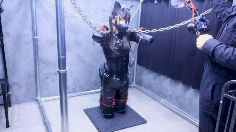 Aisan girl bondage: Kniende Fesselung mit Latexbindung, Kettenbindung