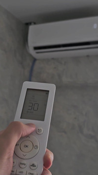 Sexy Stewardess Thanked the Hotel Manager for the Assistance Provided