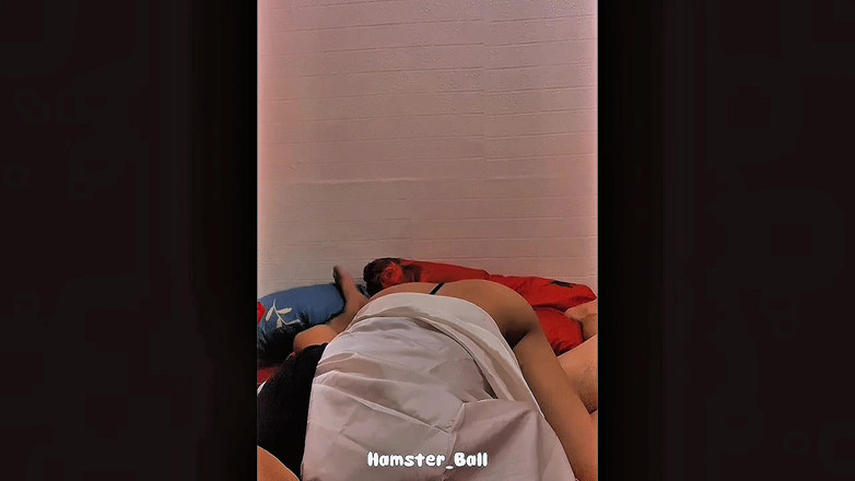 Hamster_Ball: マレー人のヒジャブは皆、フェラチオのペニスがとても上手であることは認めます