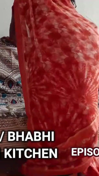 Sesso con il cognato. Bhabhi sta puliscendo la casa
