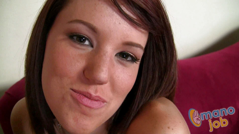 Mano Job: Amateur apenas legal pelirroja Lizzie Tucker se corre!