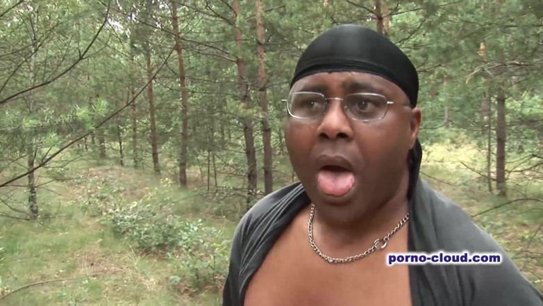 Porno Cloud: Black cock for a MILF outdoor